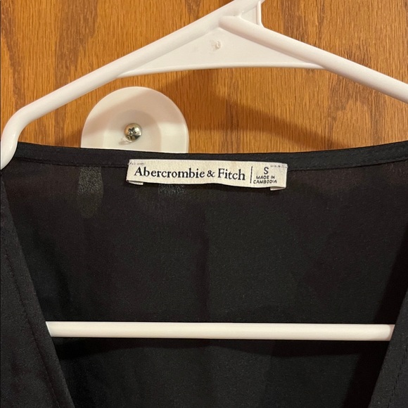 Abercrombie and Fitch Black Puff Sleeve Tie-Front Top - SIZE S - Picture 3 of 3